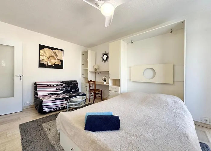 Le Doris , Climatise Proche Bord De فالوريس