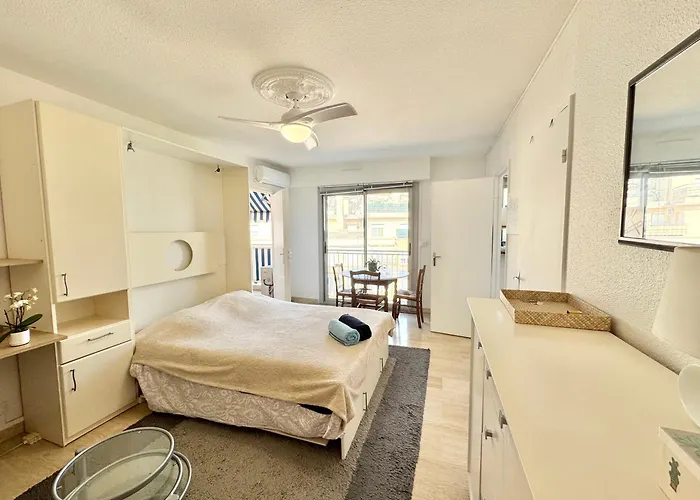 Le Doris , Climatise Proche Bord De فالوريس